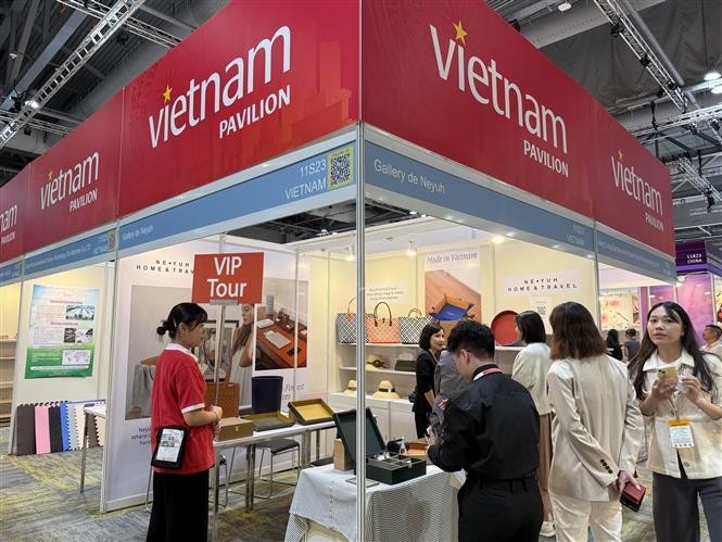 “Made-in-Vietnam” products shine at Global Sources Trade Show in Hong Kong